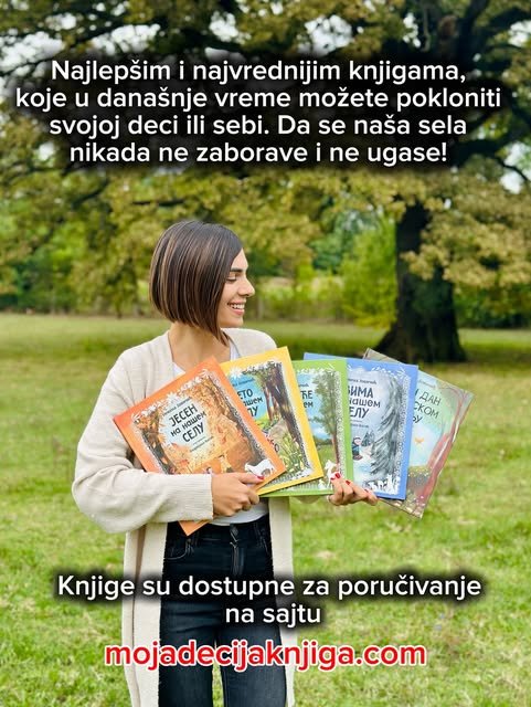Nasmejana autorka u parku drži lepezu šarenih slikovnica o životu na selu kroz sva godišnja doba.